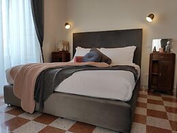 1940 Luxury Accommodations - Rubino Boutique Apartment