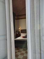 1940 Luxury Accommodations - Rubino Boutique Apartment