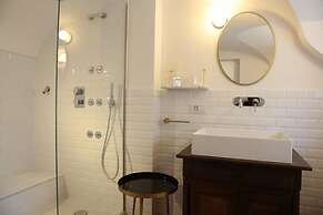 1940 Luxury Accommodations - Rubino Boutique Apartment