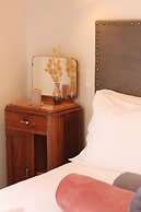 1940 Luxury Accommodations - Rubino Boutique Apartment