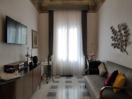 1940 Luxury Accommodations - Rubino Boutique Apartment