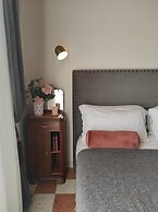 1940 Luxury Accommodations - Rubino Boutique Apartment