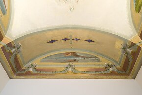 1940 Luxury Accommodations - Rubino Boutique Apartment