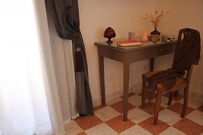 1940 Luxury Accommodations - Rubino Boutique Apartment