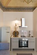 1940 Luxury Accommodations - Rubino Boutique Apartment