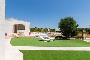 Villa d Itria With Trullo and Pool by Wonderful Italy
