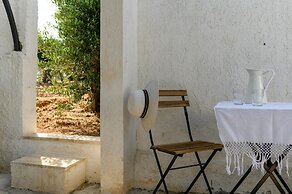 Villa d Itria With Trullo and Pool by Wonderful Italy