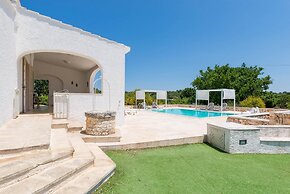 Villa d Itria With Trullo and Pool by Wonderful Italy