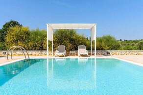 Villa d Itria With Trullo and Pool by Wonderful Italy