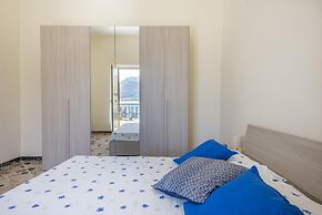 Casetta Vista Mare in Piazza a Mondello by Wonderful Italy