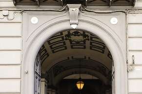 Vittorio Emanuele Modern Apartment I by Wonderful Italy