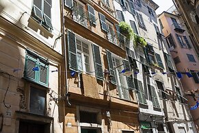 Sui Tetti del Centro di Genova