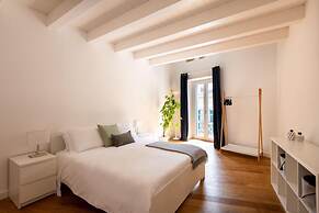 Vittorio Emanuele Apartment With Terrace by Wonderful Italy