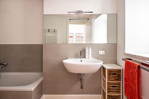 Vittorio Emanuele Apartment With Terrace by Wonderful Italy