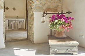 Casale Monte Kronio by Wonderful Italy