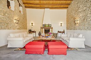 Casale Monte Kronio by Wonderful Italy