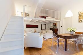 Charming Studio Near Piazza Castello by Wonderful Italy