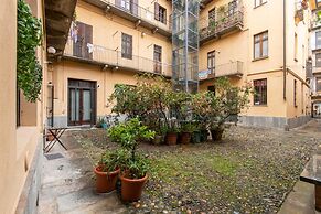 Charming Studio Near Piazza Castello by Wonderful Italy