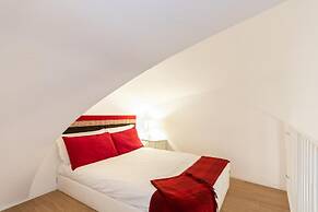 Charming Studio Near Piazza Castello by Wonderful Italy