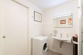 Charming Studio Near Piazza Castello by Wonderful Italy