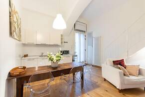 Charming Studio Near Piazza Castello by Wonderful Italy