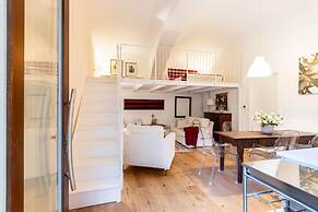 Charming Studio Near Piazza Castello by Wonderful Italy