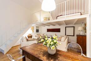 Charming Studio Near Piazza Castello by Wonderful Italy