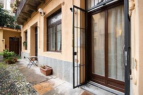 Charming Studio Near Piazza Castello by Wonderful Italy