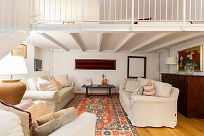 Charming Studio Near Piazza Castello by Wonderful Italy