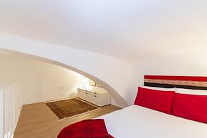 Charming Studio Near Piazza Castello by Wonderful Italy