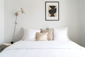 New stylish 1br in the heart of the city