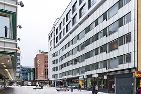 New stylish 1br in the heart of the city