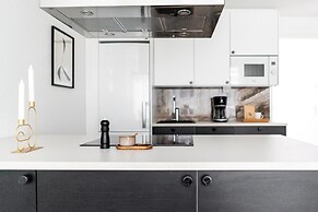 New stylish 1br in the heart of the city