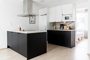 New stylish 1br in the heart of the city