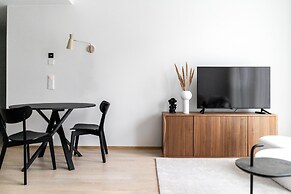 New stylish 1br in the heart of the city