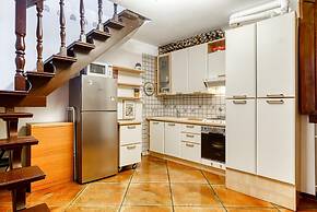Piazza Maggiore Duplex Apartment by Wonderful Italy