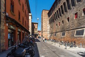 Piazza Maggiore Duplex Apartment by Wonderful Italy