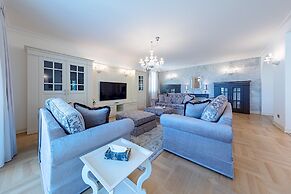 Luxury Lakefront Catullo A1 by Wonderful Italy