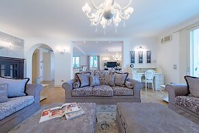 Luxury Lakefront Catullo A1 by Wonderful Italy