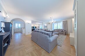 Luxury Lakefront Catullo A1 by Wonderful Italy