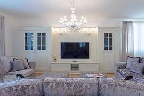 Luxury Lakefront Catullo A1 by Wonderful Italy