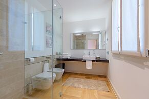 Luxury Lakefront Catullo A1 by Wonderful Italy