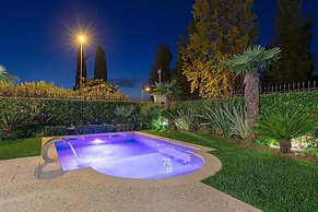 Luxury Lakefront Catullo A1 by Wonderful Italy