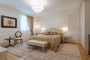 Luxury Lakefront Catullo A1 by Wonderful Italy