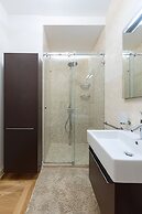 Luxury Lakefront Catullo A1 by Wonderful Italy