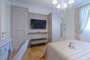 Luxury Lakefront Catullo A1 by Wonderful Italy