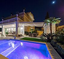 Luxury Lakefront Catullo A1 by Wonderful Italy