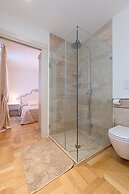 Luxury Lakefront Catullo A1 by Wonderful Italy