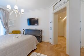 Luxury Lakefront Catullo A1 by Wonderful Italy