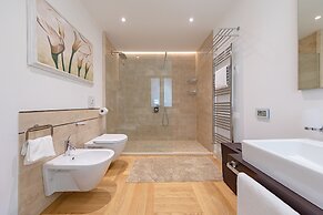 Luxury Lakefront Catullo A1 by Wonderful Italy